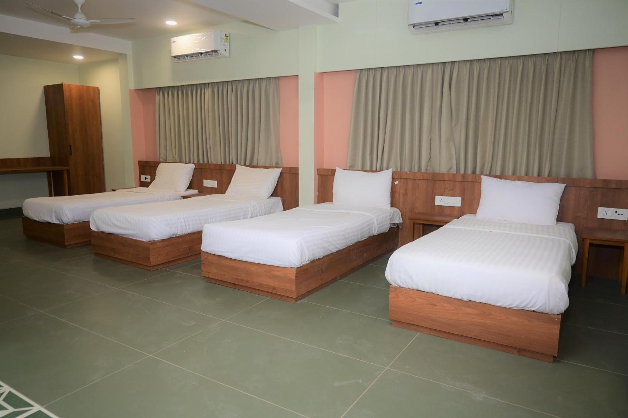 Hotel Ashray Ujjain Bagian luar foto
