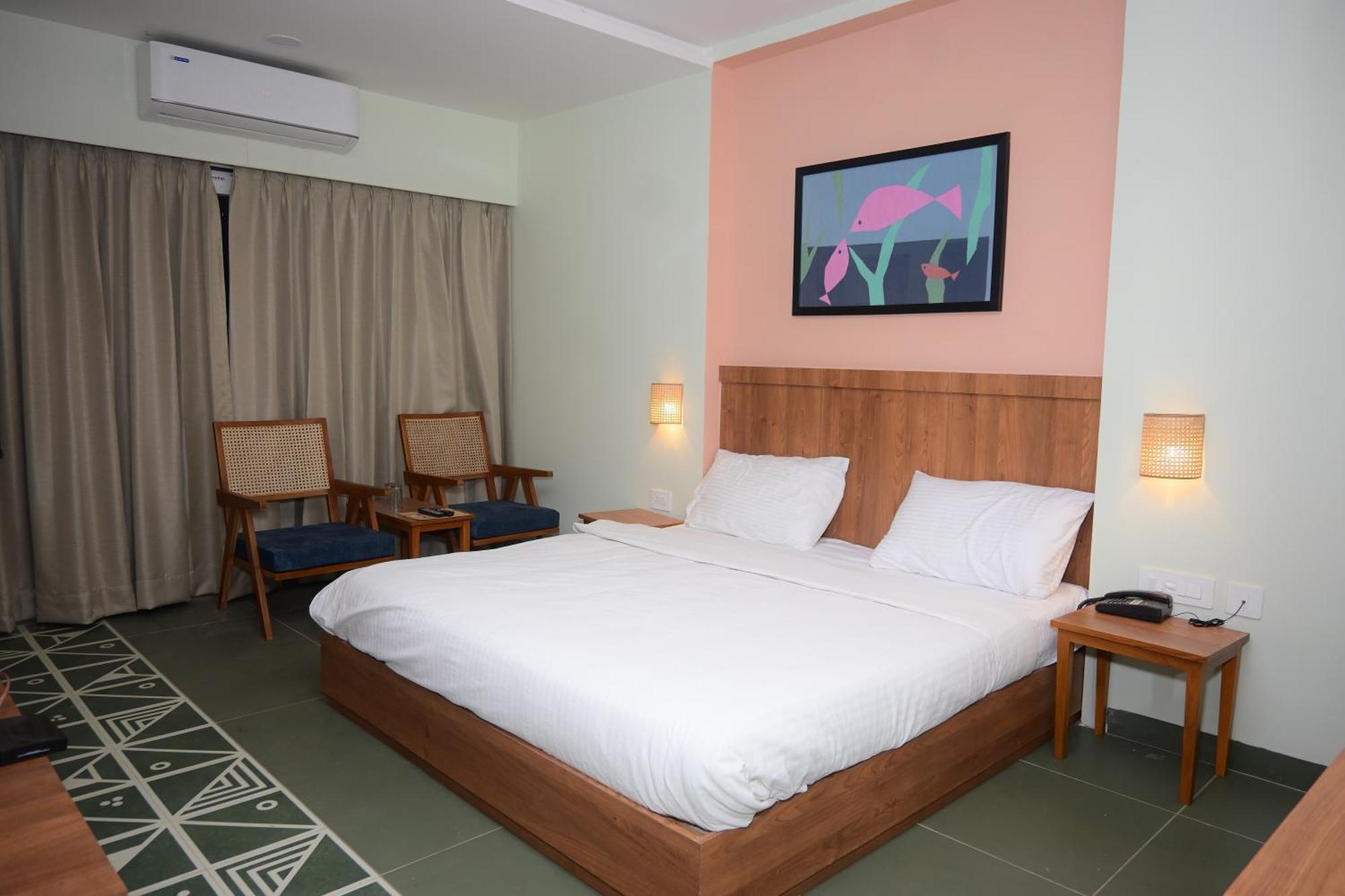 Hotel Ashray Ujjain Bagian luar foto