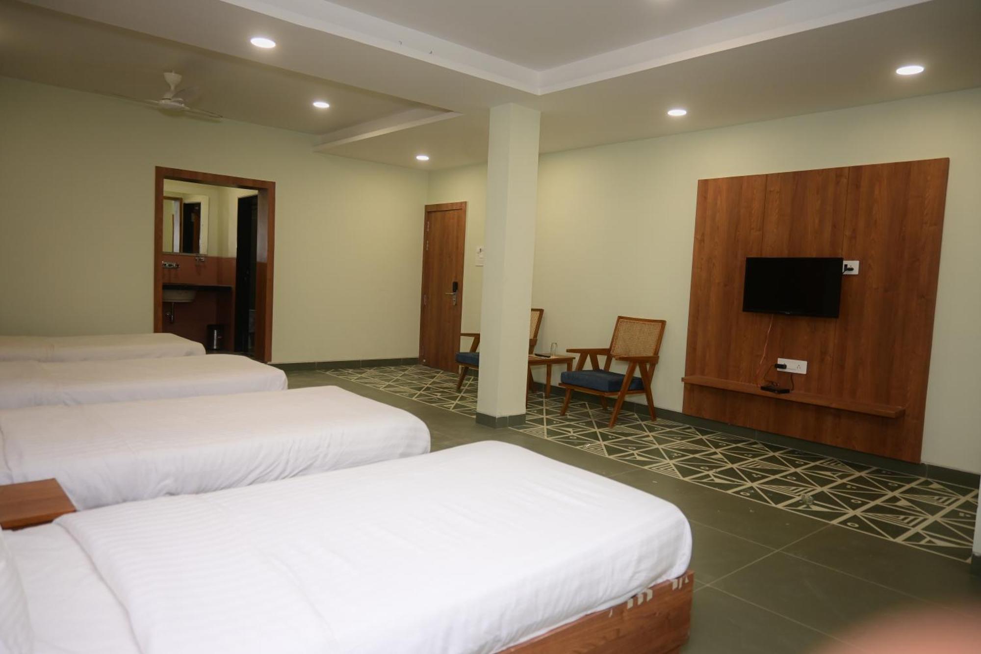 Hotel Ashray Ujjain Bagian luar foto