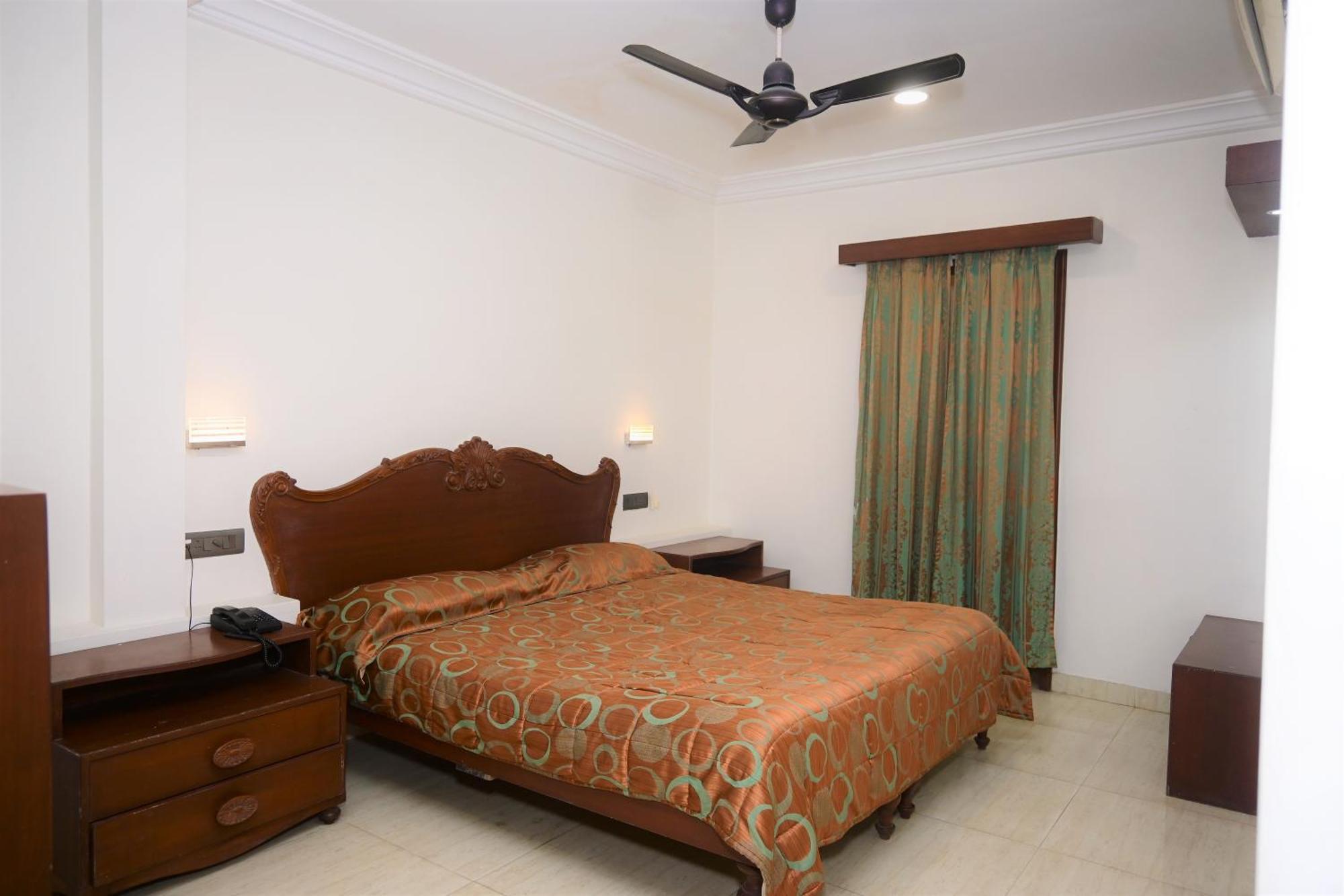 Hotel Ashray Ujjain Bagian luar foto