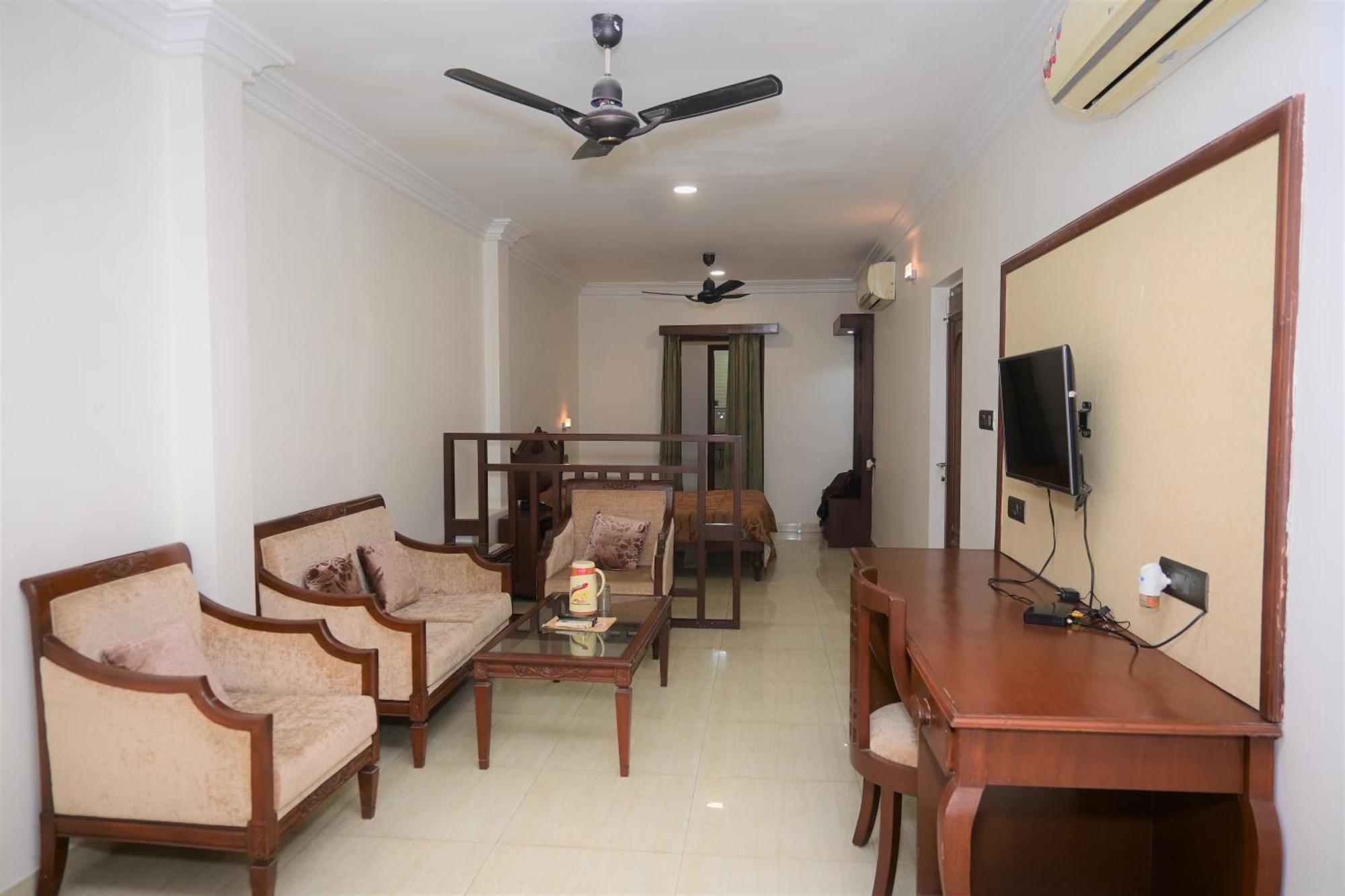 Hotel Ashray Ujjain Bagian luar foto