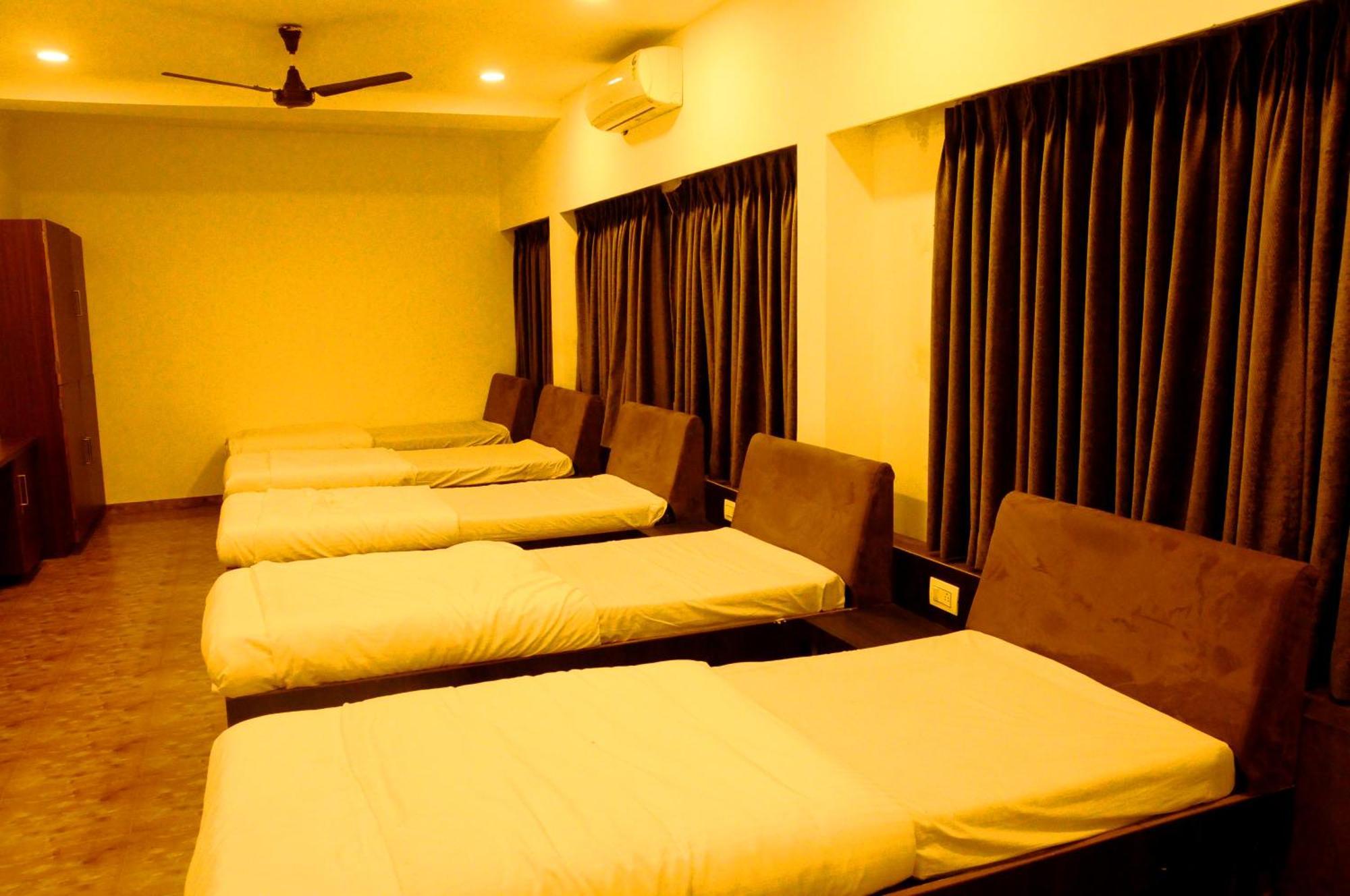 Hotel Ashray Ujjain Bagian luar foto