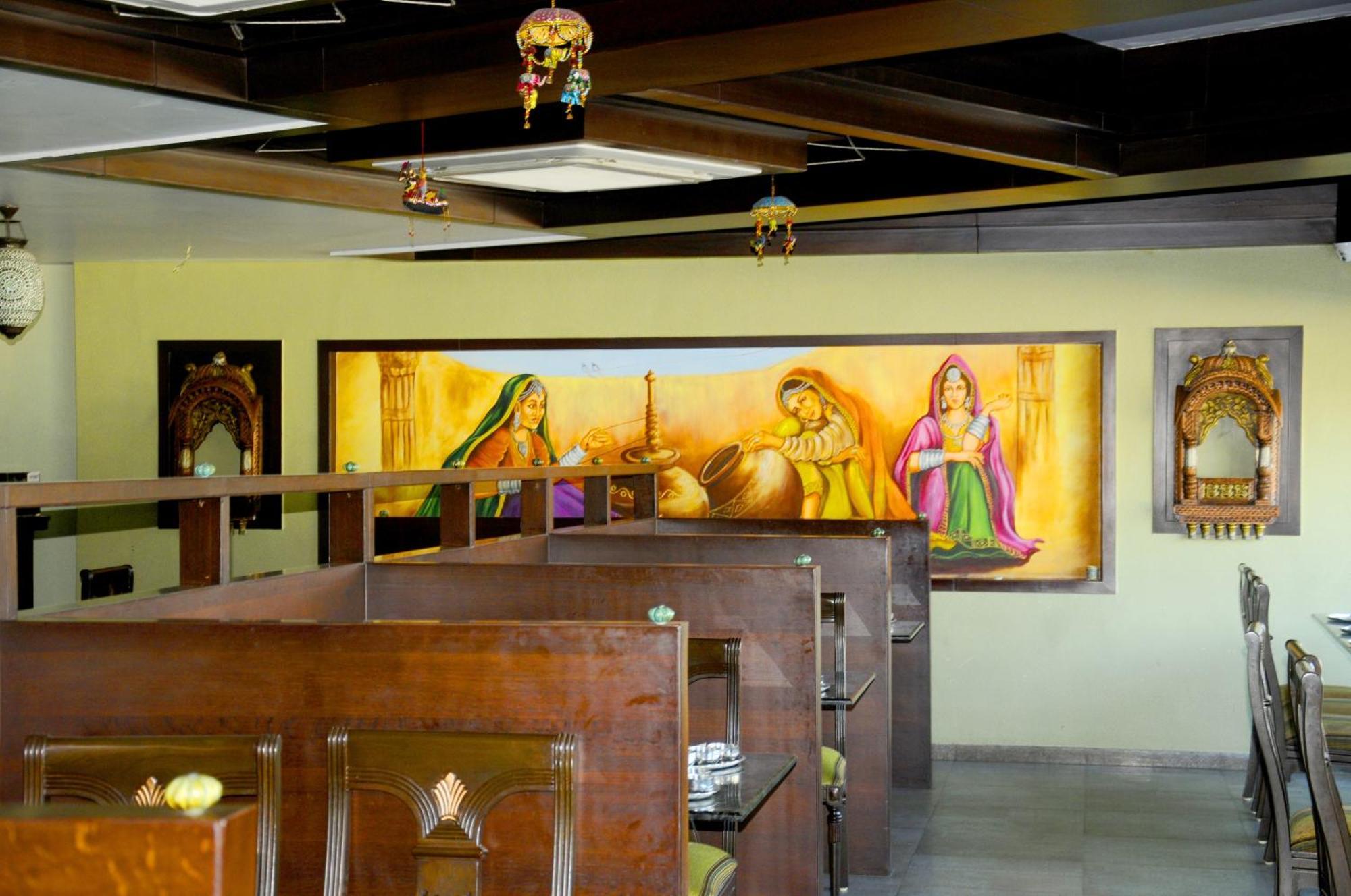 Hotel Ashray Ujjain Bagian luar foto