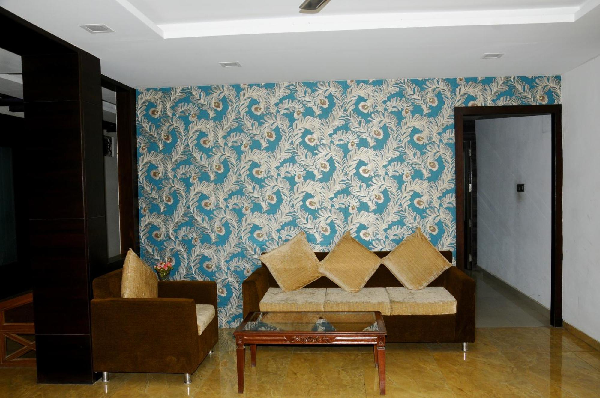 Hotel Ashray Ujjain Bagian luar foto