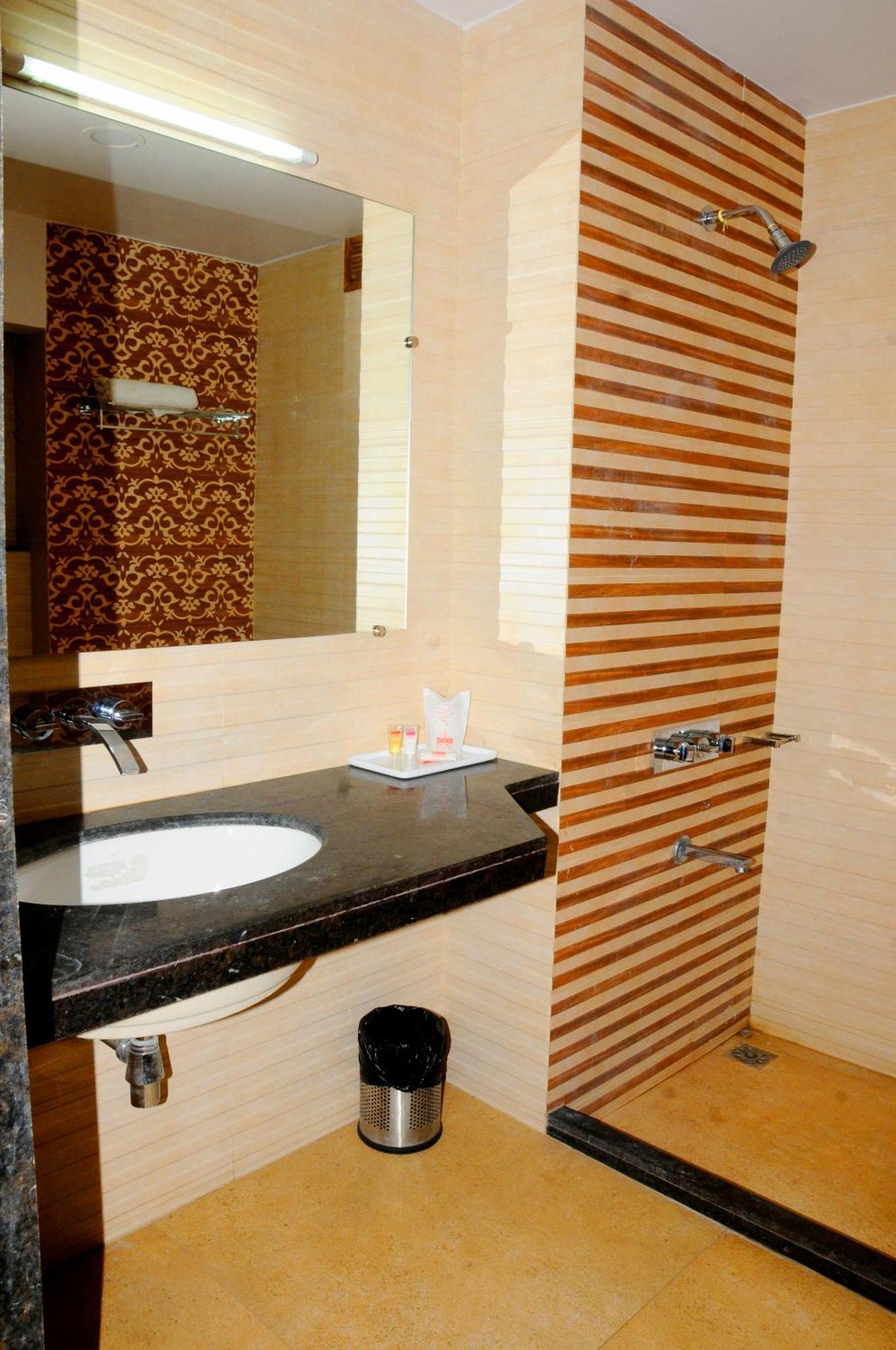 Hotel Ashray Ujjain Bagian luar foto